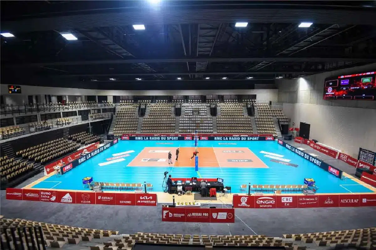 Vallas modulares deportivas Tobler-One instaladas en pabellón cubierto